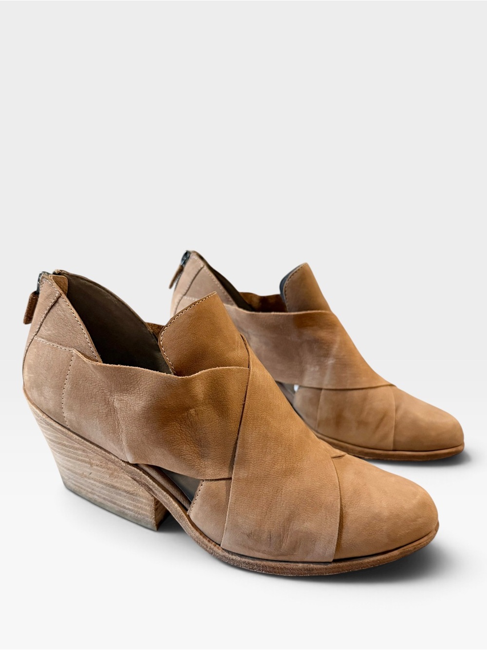 Eileen Fisher Jenkins Tumbled Nubuck Cross Strap Ankle Booties 10